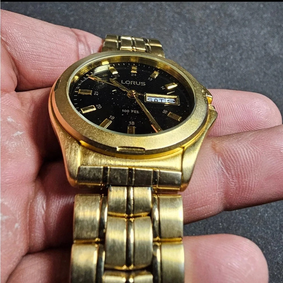 Lorus Mens Quartz Watch Gold Tone Black Day Date Dial LR 0241 WR 30M working - Picture 2 of 9